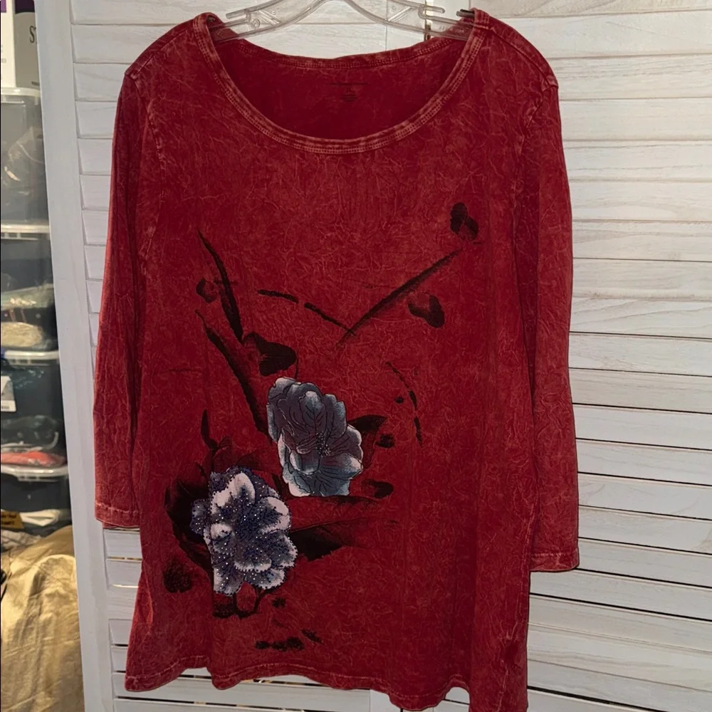 Westbound Cotton Distressed Red Floral with Subtle Bling Tunic Top. Size 2X - Picture 1 of 9